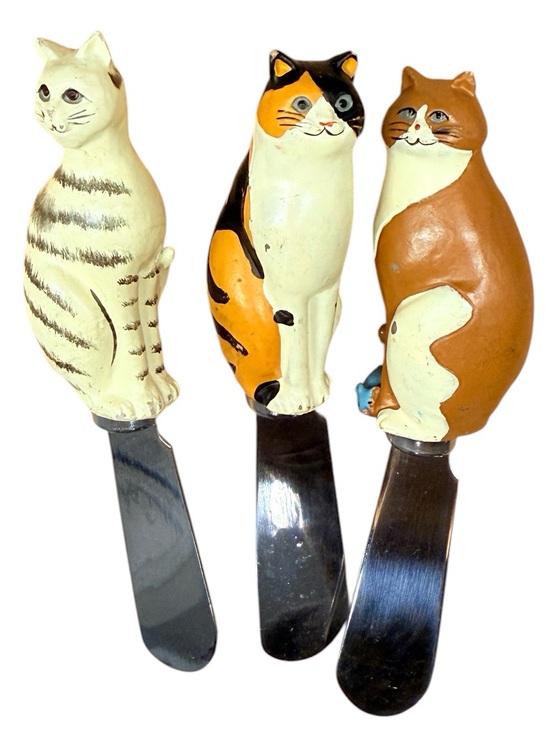 Boaton Warehouse Other - Set of 3 Cat-Handle kitsch Spreaders